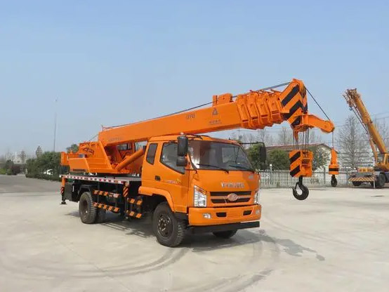 大型隨車起重機(jī)